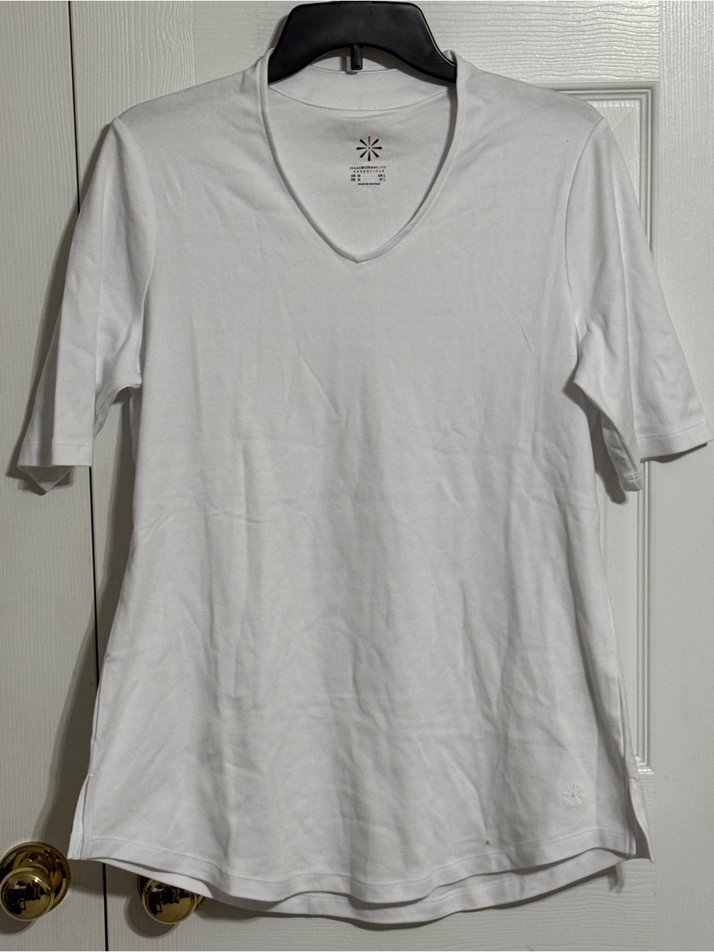 Isaac Mizrahi White V-Neck Short Sleeve Top